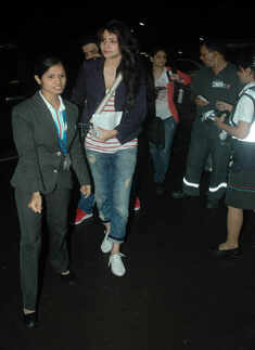 Anushka @ airport