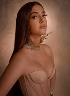 Sonam Kapoor looks like a fairytale dream in red sequin gown, see pictures