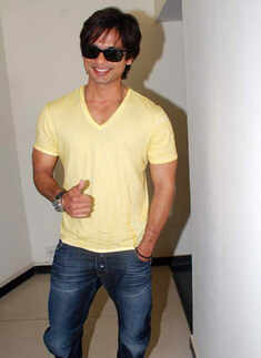 Shahid at Radio Mirchi