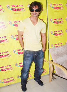 Shahid at Radio Mirchi