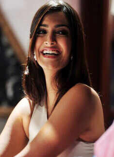 Maneka Gandhi's fundraiser art exhibition