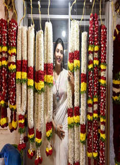 Kantara actress Sapthami Gowda visits Bengaluru&rsquo;s Gandhi Bazaar market for her Sankranti shopping