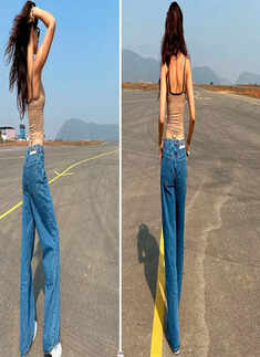 Disha Patani flaunts her toned body in a spaghetti top and denim pants, see pictures