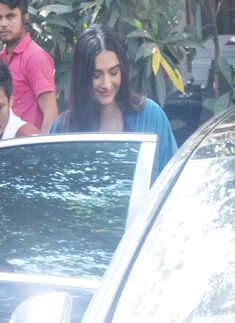 #ETimesSnapped: From Alia Bhatt to Tejasswi Prakash, paparazzi pictures of your favourite celebs