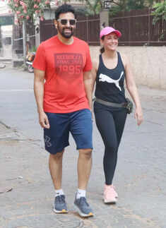 #ETimesSnapped: From Sidharth Malhotra-Kiara Advani to Rashmika Mandanna, paparazzi pictures of your favourite celebs