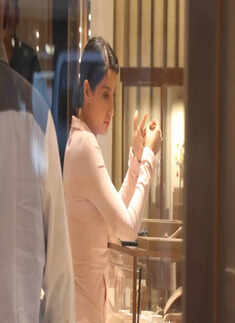 #ETimesSnapped: From Sara Ali Khan to Uorfi Javed, paparazzi pictures of your favourite celebs