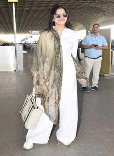 #ETimesSnapped: From Rashmika Mandanna to Mira Rajput, paparazzi pictures of your favourite celebs