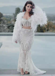 These pictures of Priyanka Chopra seeking blessing at Siddhivinayak temple with daughter Malti Marie are simply adorable!