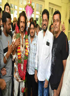 Upendra celebrates birthday with his fans