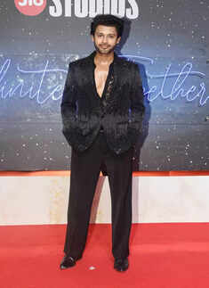 From Hrithik Roshan, Shraddha Kapoor & Kriti Sanon to Disha Patani & Mouni Roy, stars stun at Jio Studios&rsquo; event