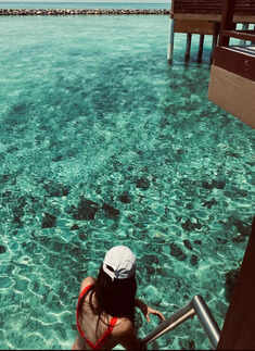 Anjini Dhawan sets the internet ablaze with her beach vacation pictures