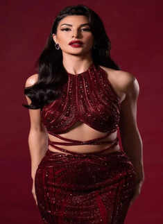 Jacqueline Fernandez exudes vintage vibe in sequin red gown