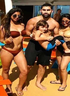 ​Shah Rukh Khan's daughter Suhana Khan sets hearts racing with her bikini pictures