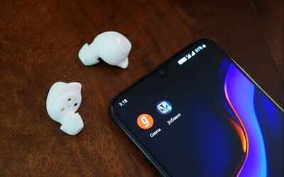 airpods sound distorted