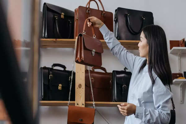 10 Best Office Bags For Men In India - Buyer's Guide (October 2023) -  Vikatan Deals