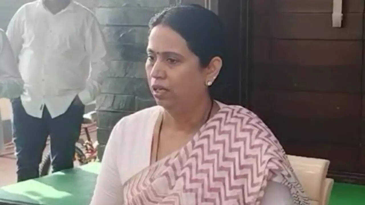 Karnataka Minister Laxmi Hebbalkar and MLC Chennaraj Hattiholi Injured in Car Accident