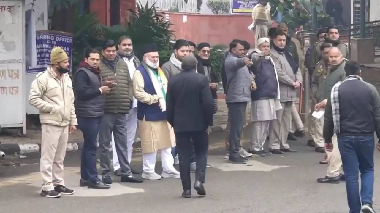 Delhi Riots Accused Tahir Hussain Leaves Tihar Jail to File Nomination Papers
