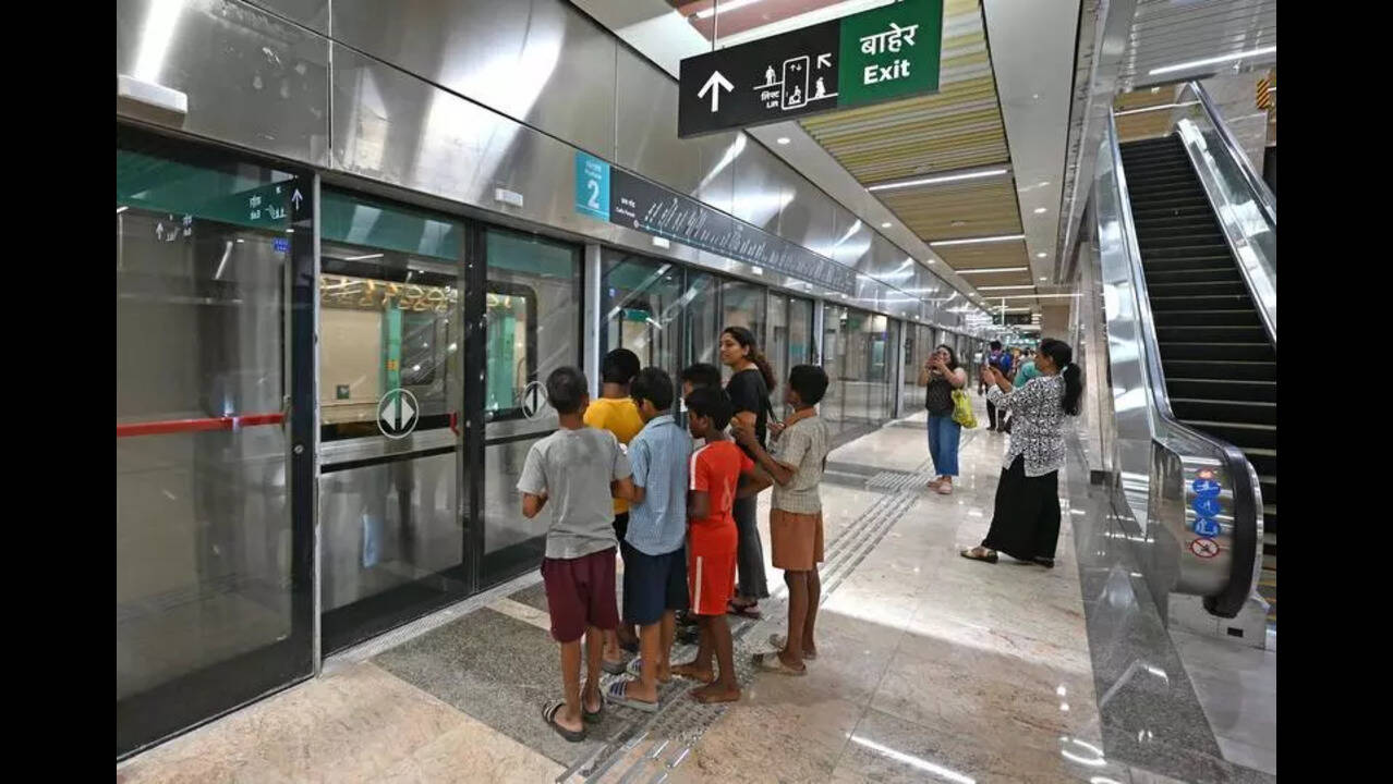 Lakhs in Mumbai use late-night Metro services on NY’s Eve