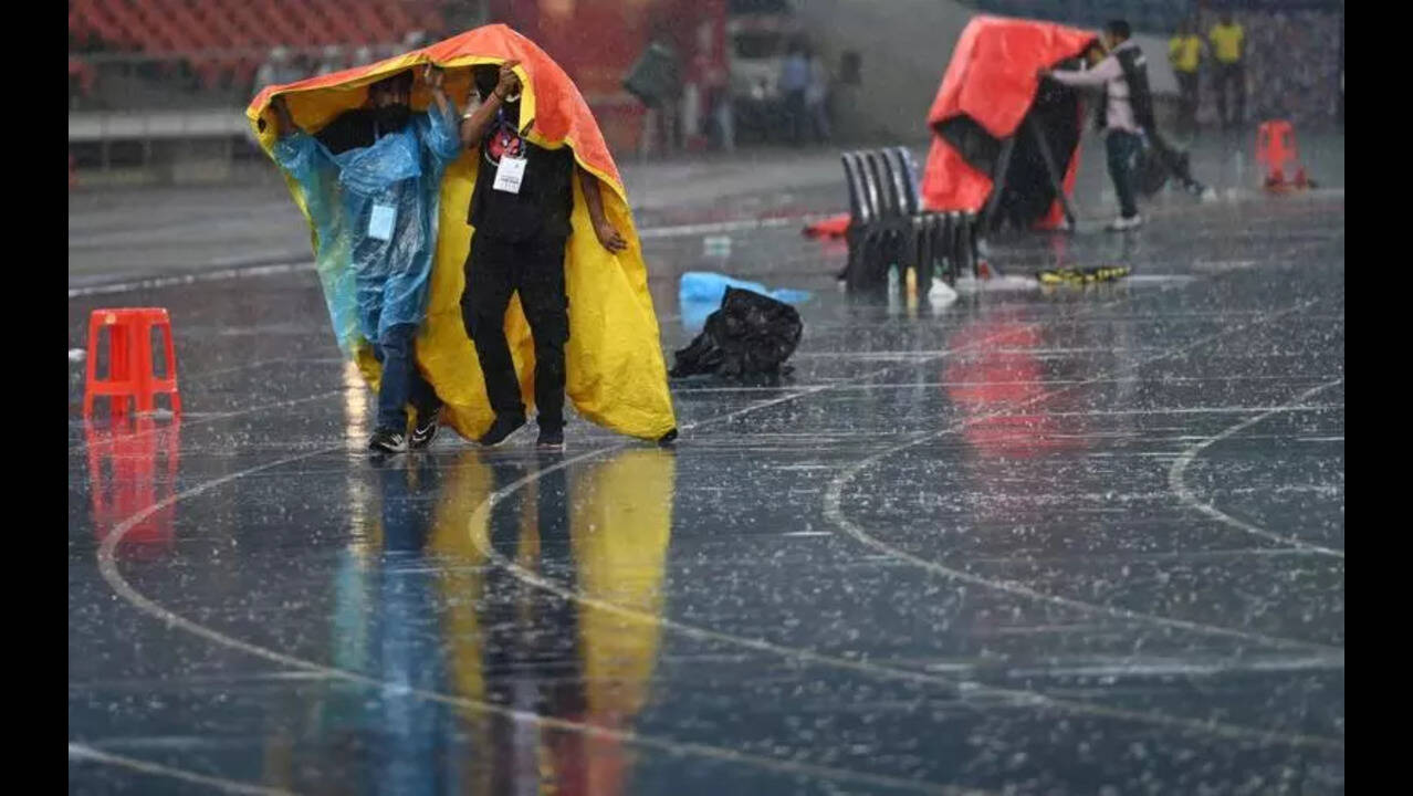 Rare Western Disturbance Brings Sudden Cold, Rain to Delhi-NCR | Quick Digest