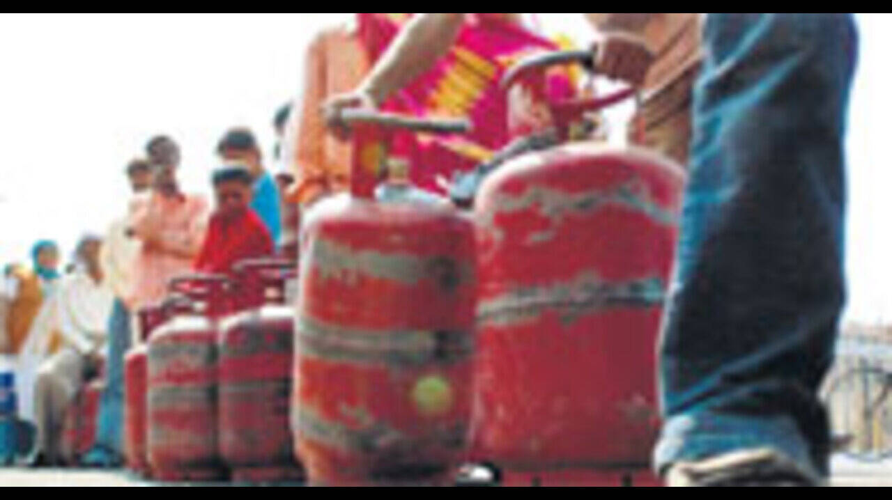 Congress blames Centre for LPG crisis