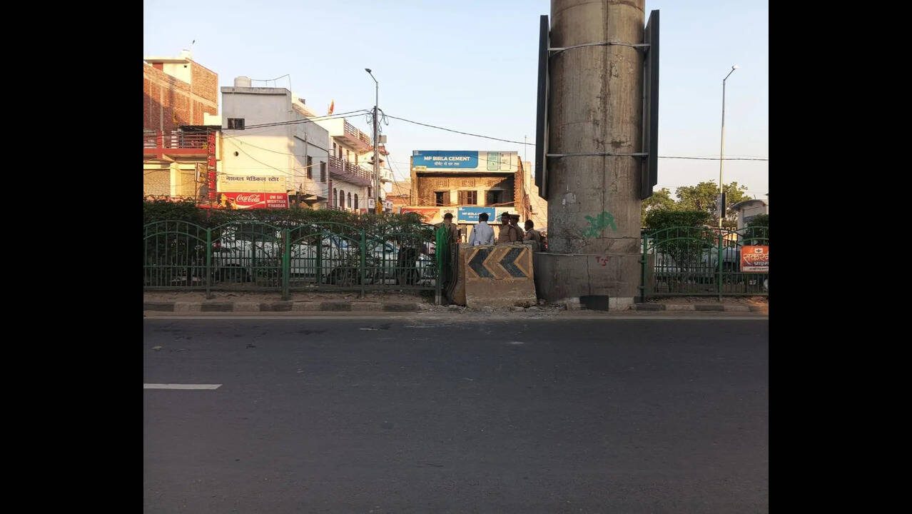 FIR against 28 for blocking highway