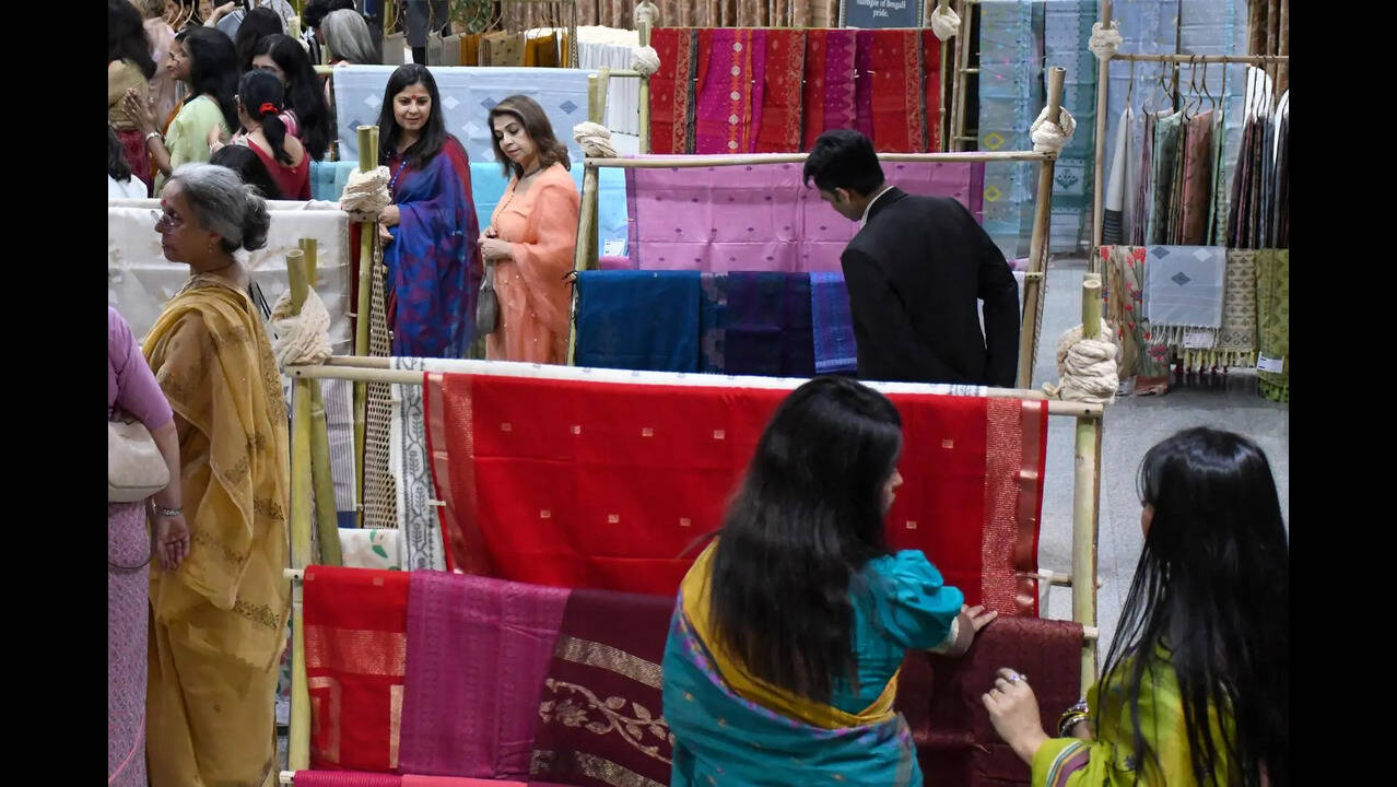 Weaving history and craftsmanship to showcase saree legacy — GLOBAL — ERYU PROJECT