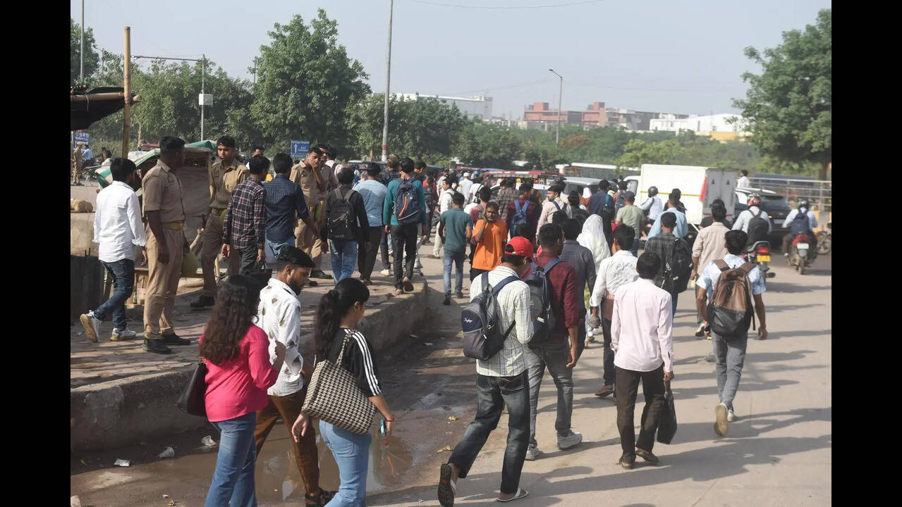 Life at Rs 11,000 a month: Overtime norm, being tired or falling sick not an option for Noida industrial workers — BIGNEWS — ERYU PROJECT