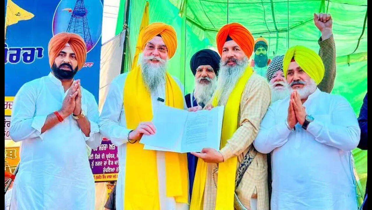 Sandhwan flags off Punjab’s 1st shipment of 15 MT green chillies to Dubai