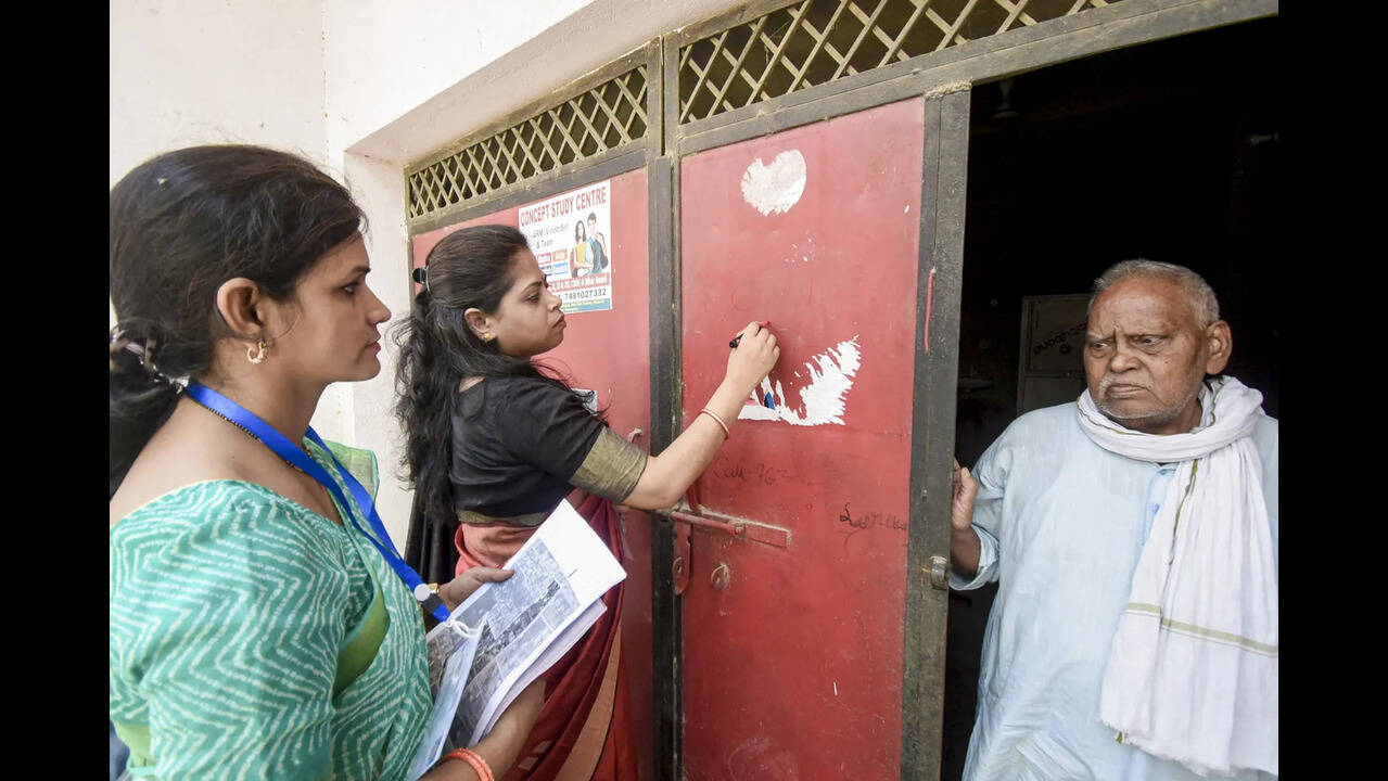 Madhubani leads, Lakhisarai trails in self-enumeration