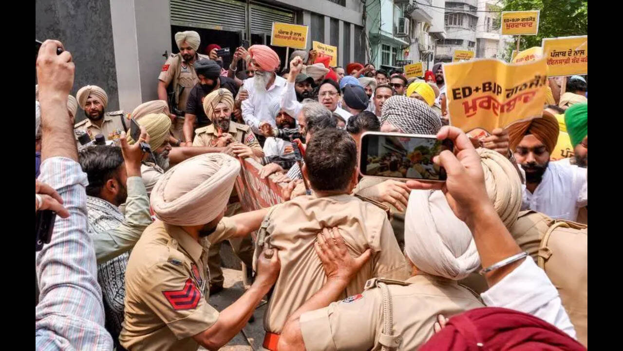 AAP-BJP standoff turns tense in Bathinda