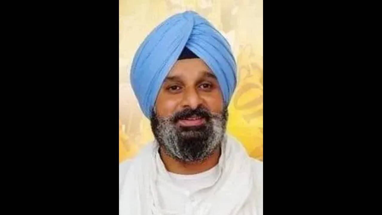 Majithia demands ED probe against AAP MLA Pappi Parashar