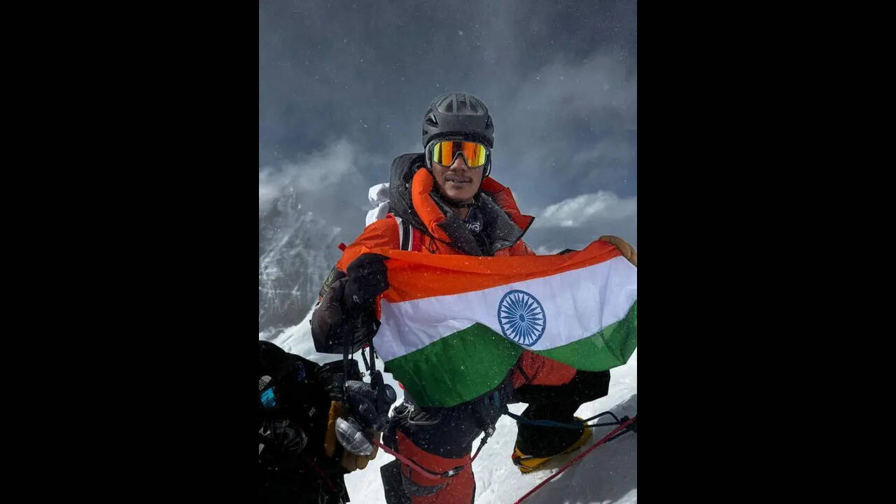 Cop, BSF constable among 3 from Bengal to scale Everest