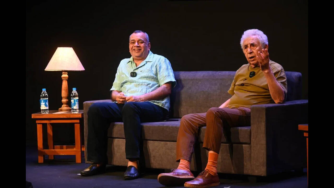 Veteran Duo Naseeruddin Shah & Paresh Rawal Ignite Pune Stage