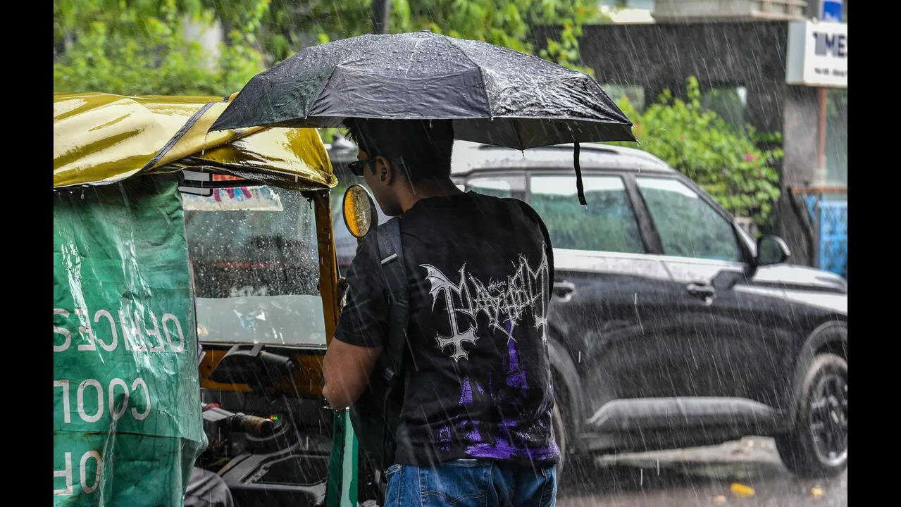 Delhi-NCR Receives 'Extremely Severe' Weather Alert Amid Thunderstorms | Quick Digest