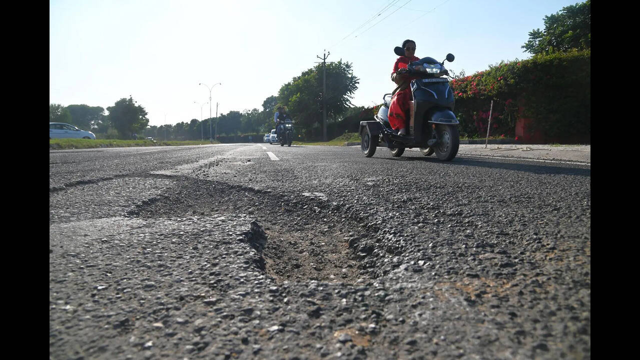 Civic body to upgrade Sec 26 service road, lighting