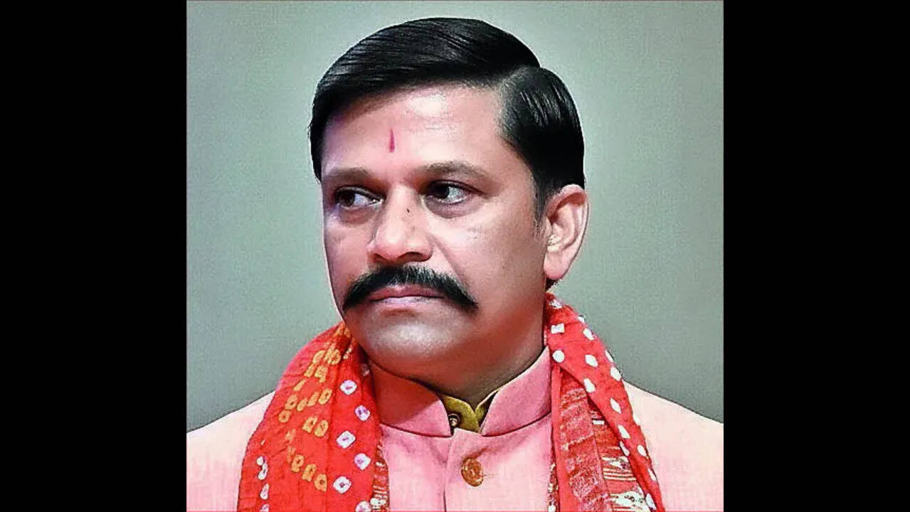 Gujarat minister apologizes after his remarks on teachers spark controversy