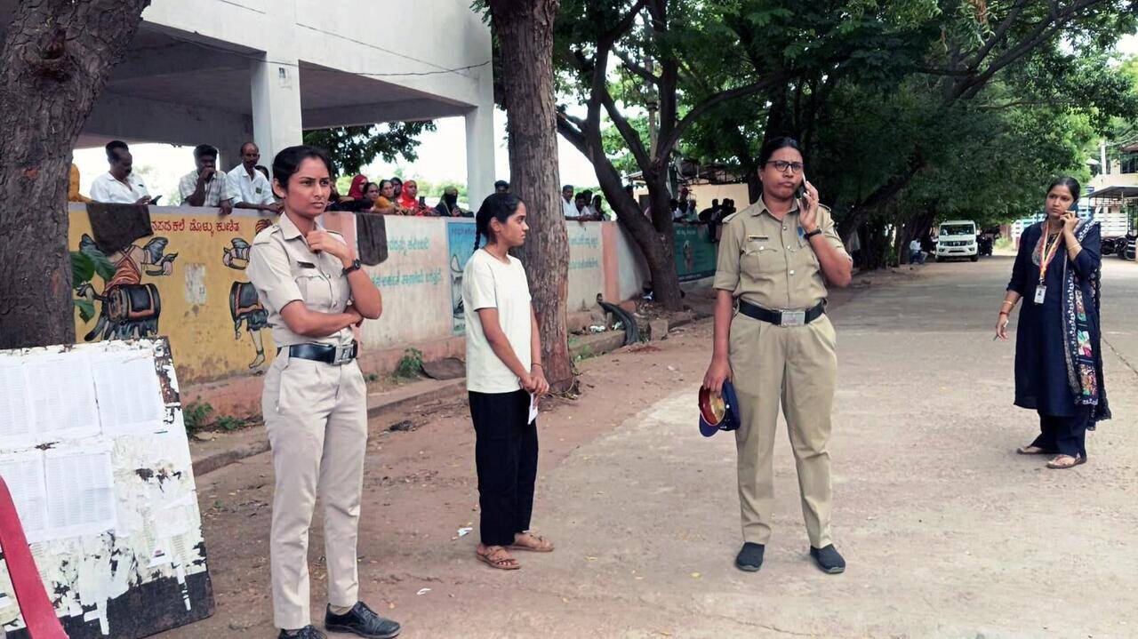 NEET aspirant denied entry at Koppal centre for late arrival