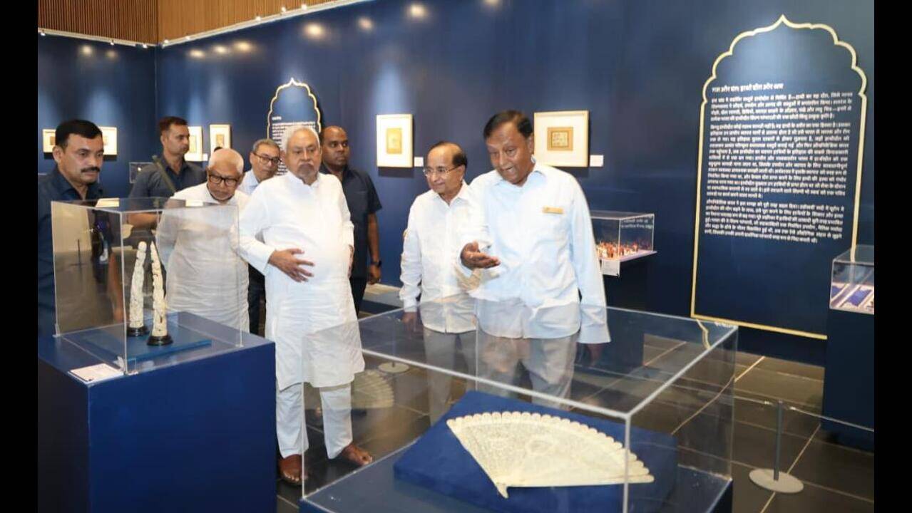 मुख्यमंत्री नीतीश कुमार ने किया बिहार संग्रहालय का भ्रमण, विशेष प्रदर्शनी का अवलोकन किया
