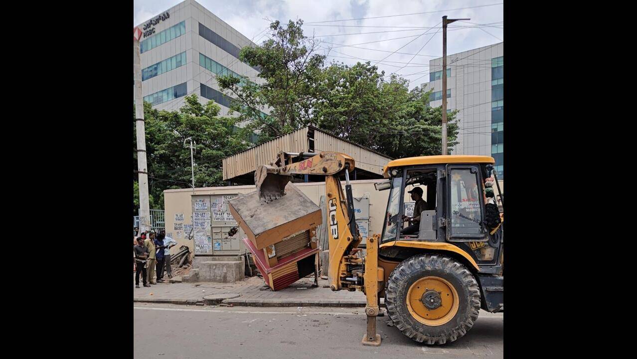 Bengaluru Street Vendors Protest Evictions Amidst 'Safe Footpath' Drive | Quick Digest