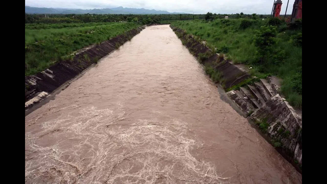 Hansi farmers block Bhiwani-Jind highway over stopped canal water
