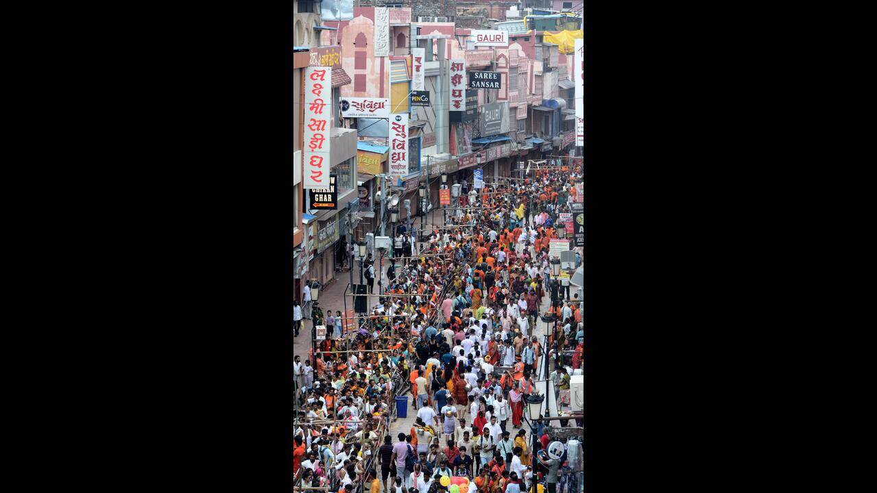 1L in 90 minutes, 5L by evening: Kashi's date with faith on Shrawan’s 1st Somvar