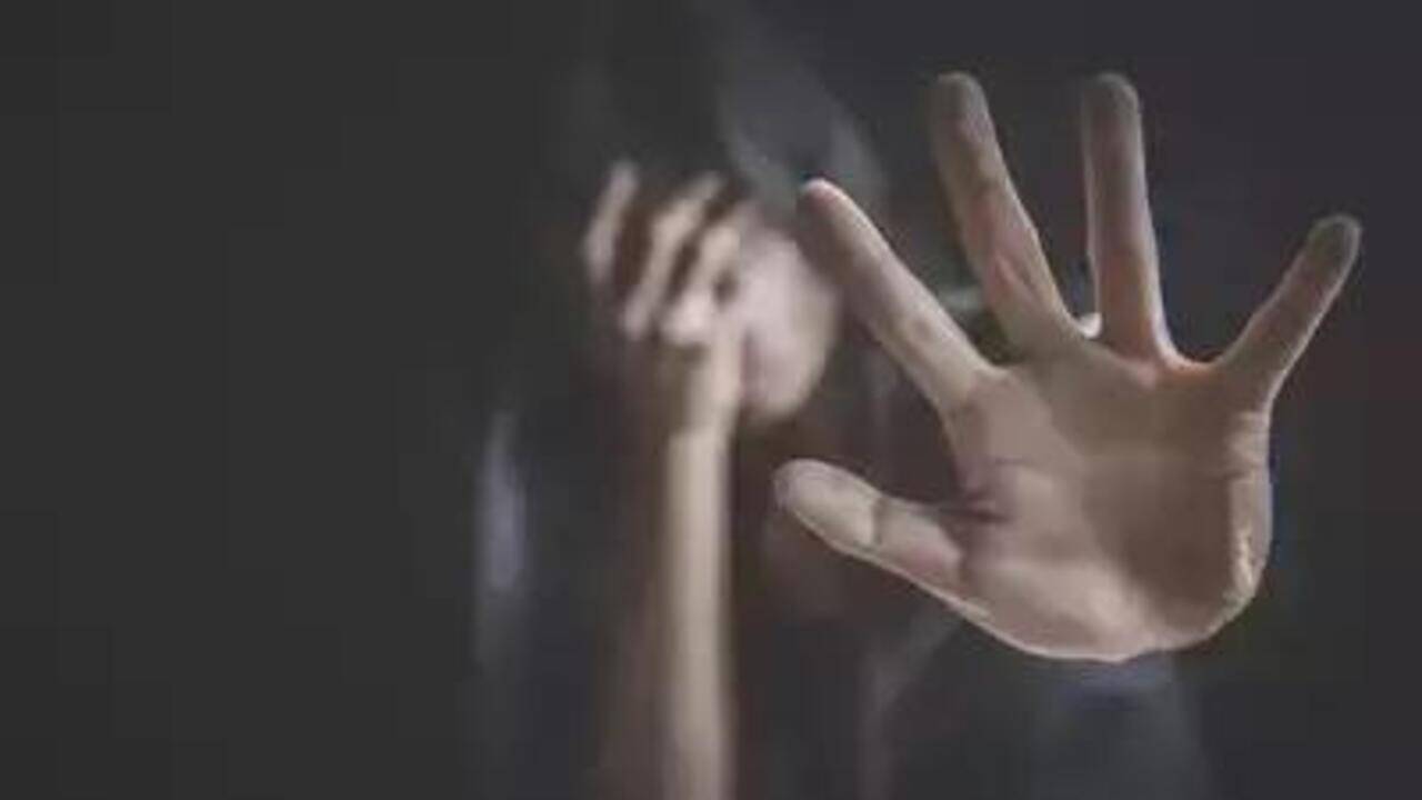 Man held for stalking and threatening woman