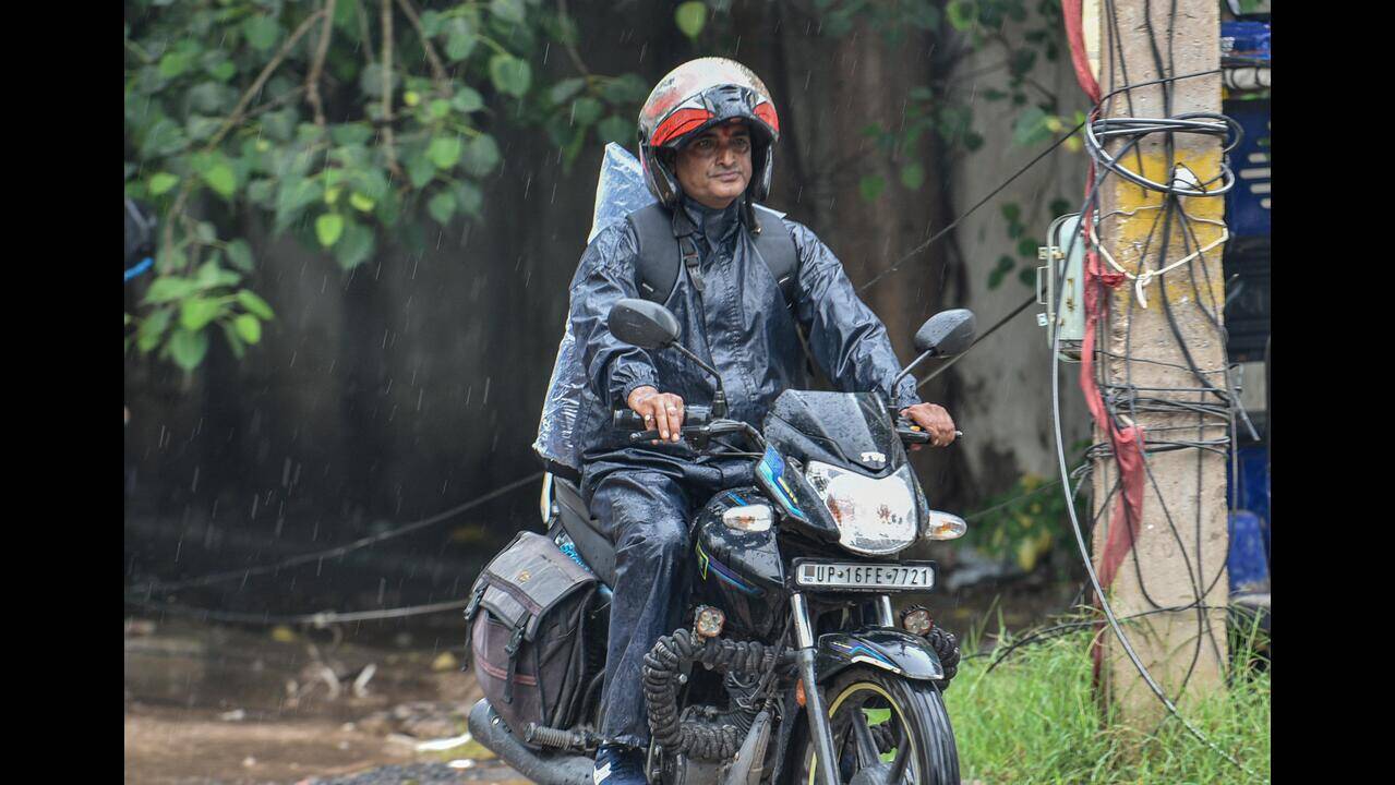 Delhi-NCR: IMD Forecasts Heavy Rain, Thunderstorms, and Strong Winds This Week | Quick Digest