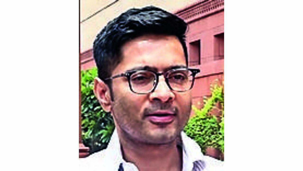 TMC's Abhishek Banerjee protests recognition of rebel faction to Lok Sabha Speaker | Quick Digest