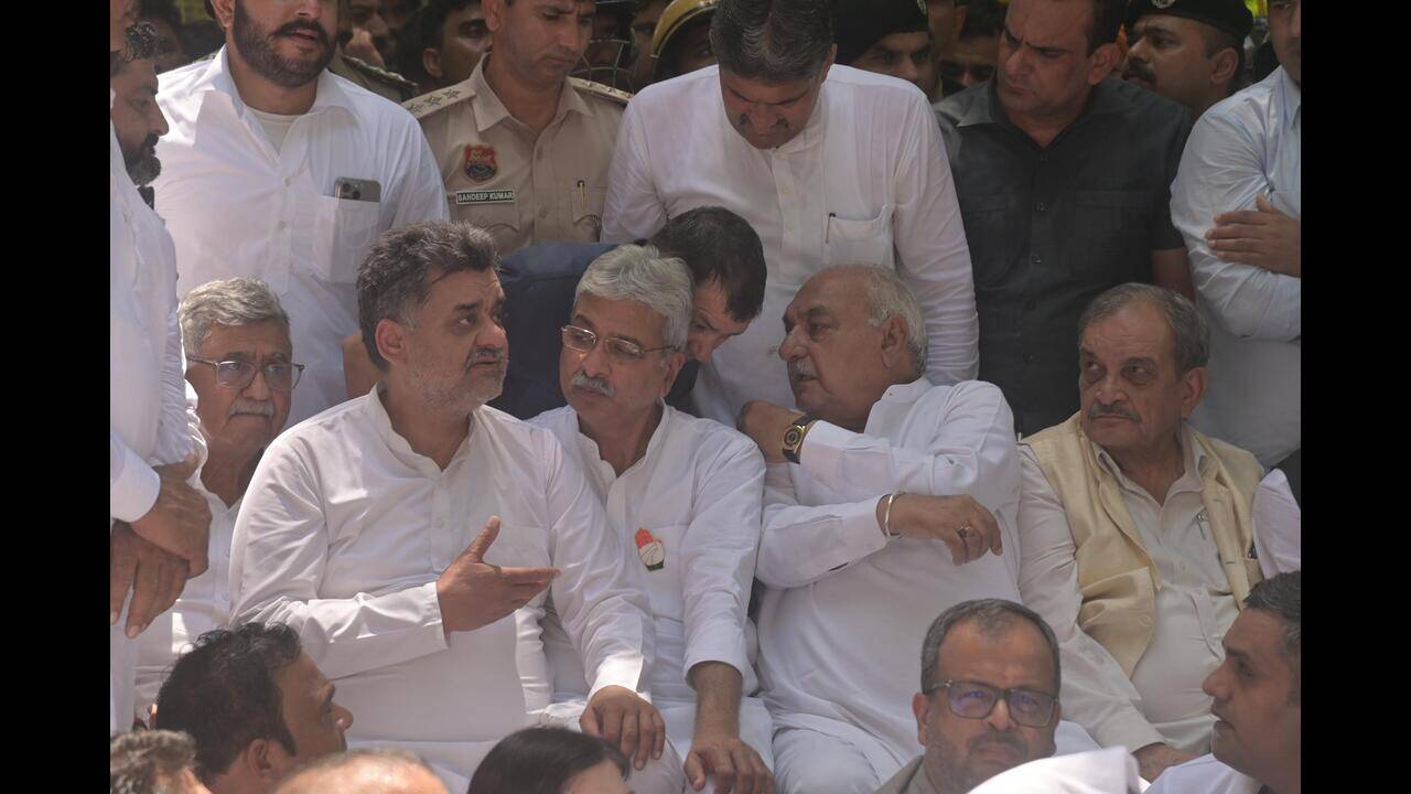 Haryana Congress factions unite at Panchkula protest for Haryana Kaushal Rozgar Nigam staff