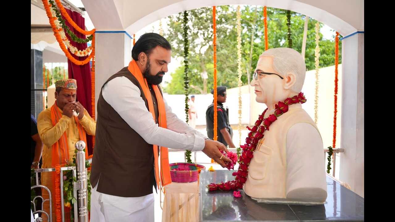 Samrat unveils statue of ex-CM Jagannath Mishra
