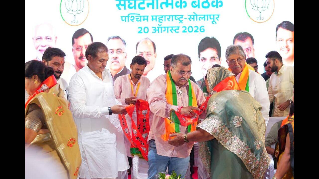 10 Kalamb councillors, including 9 from Shiv Sena (UBT), join BJP; Kalamb municipal council left without opposition