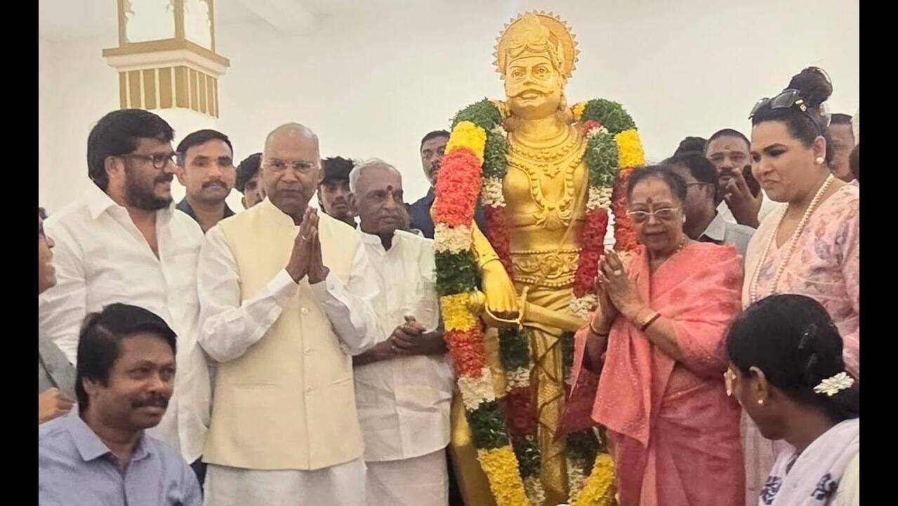 Former President Ram Nath Kovind pays respect to Mutharaiyar king