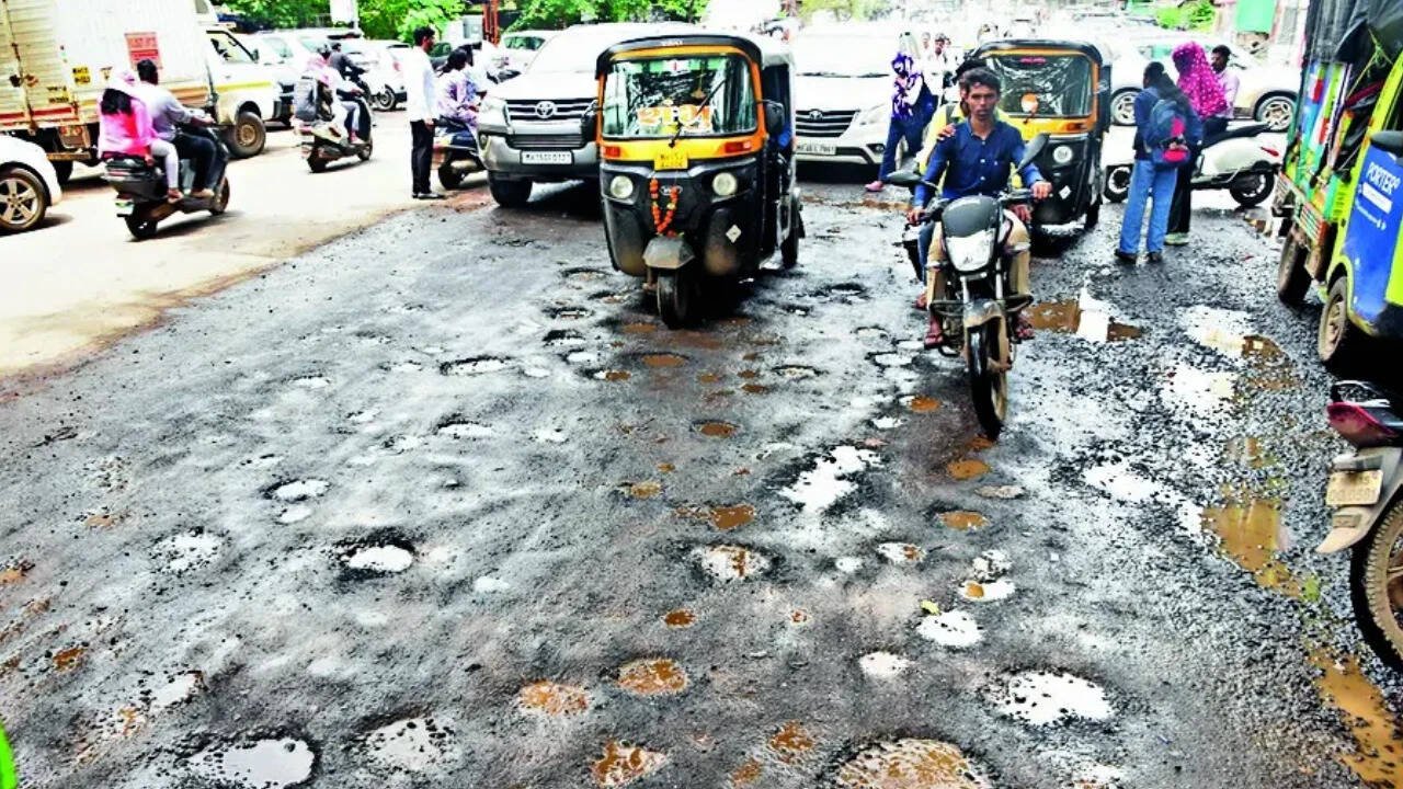 Nashik civic body spent Rs 370 crore on road repairs in past 4 years