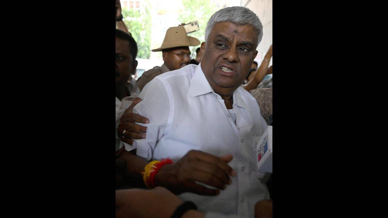 Revanna accuses Hassan DC of ignoring elected representatives